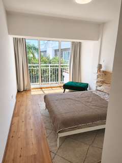 Renovated 1-Bedroom Semi-Detached House – 4 Minutes from the Beach