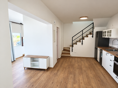 Renovated 1-Bedroom Semi-Detached House – 4 Minutes from the Beach