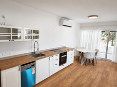 Renovated 1-Bedroom Semi-Detached House – 4 Minutes from the Beach