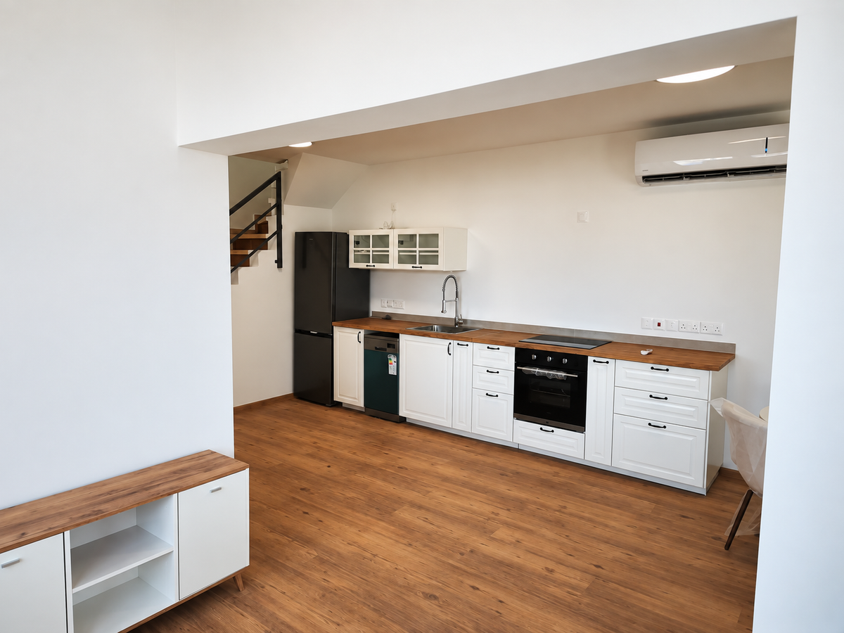 Renovated 1-Bedroom Semi-Detached House – 4 Minutes from the Beach