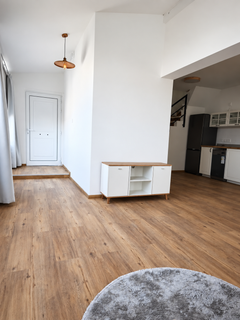 Renovated 1-Bedroom Semi-Detached House – 4 Minutes from the Beach