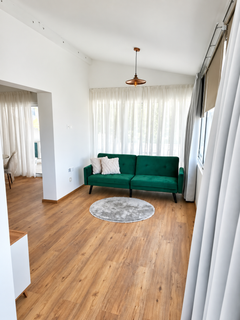 Renovated 1-Bedroom Semi-Detached House – 4 Minutes from the Beach