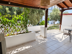 Renovated 1-Bedroom Semi-Detached House – 4 Minutes from the Beach