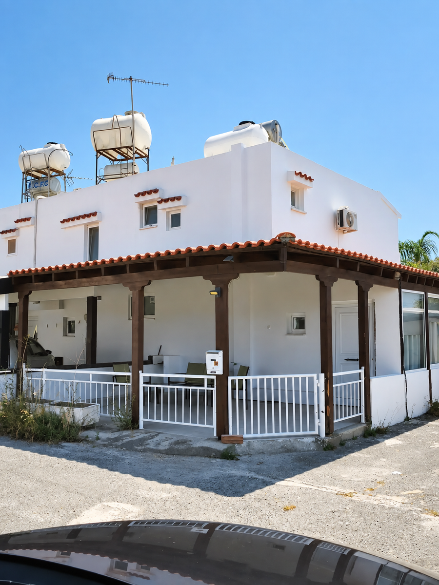Renovated 1-Bedroom Semi-Detached House – 4 Minutes from the Beach